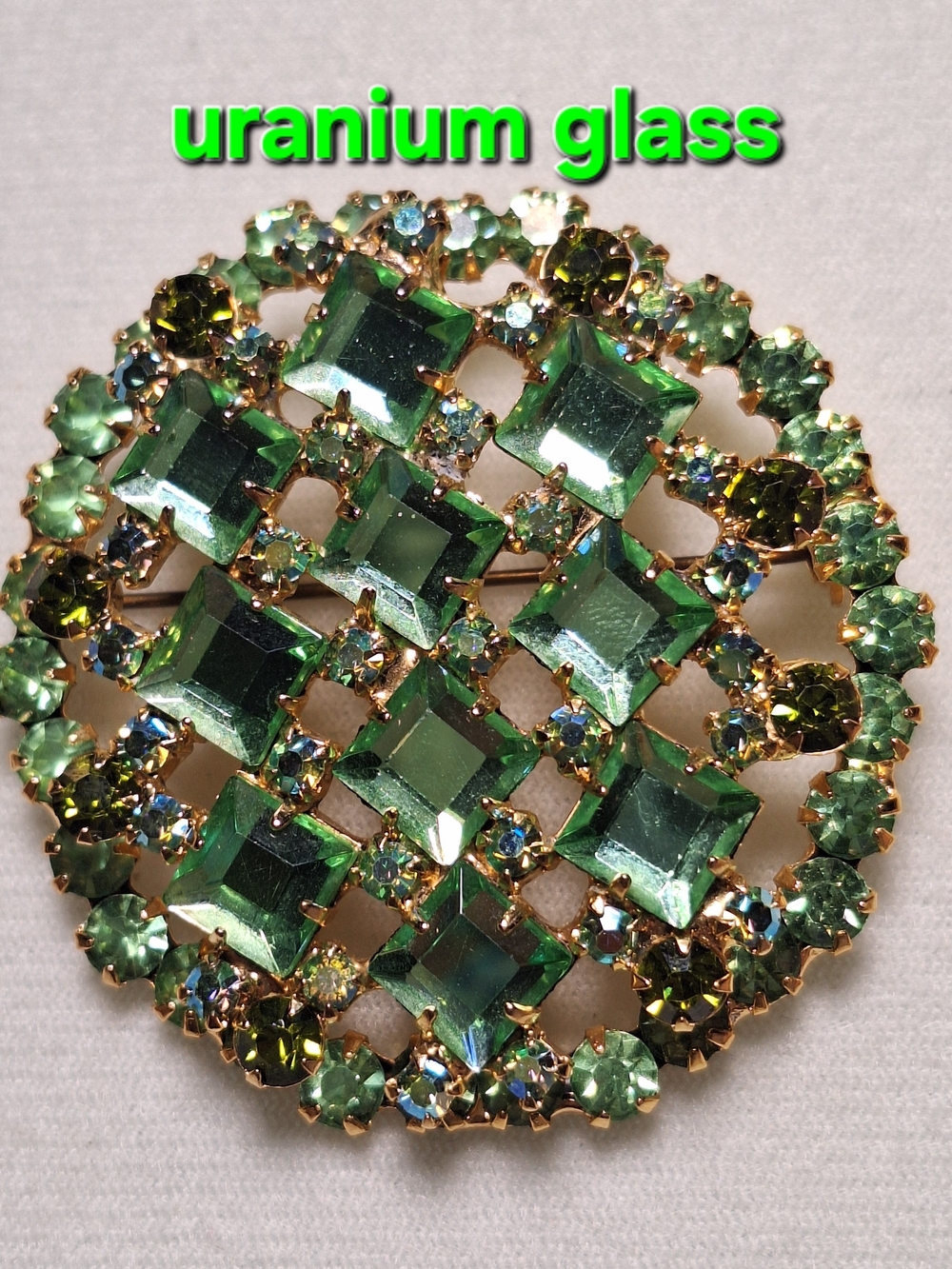 **RARE**Juliana Green Crystal Round Brooch - Uranium Glass
